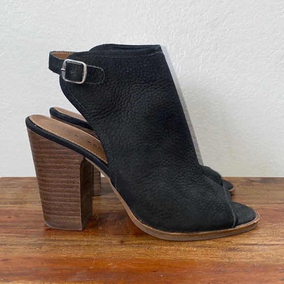 Lucky Brand Shoes - Lucky Brand Lisza Black Heels Sandals 7